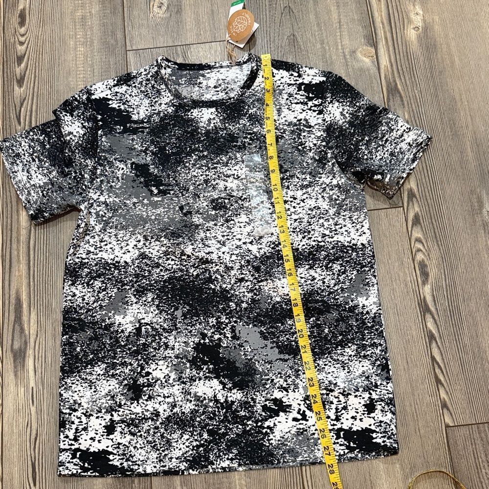 Dip moisture waking tee - Picture 6 of 7